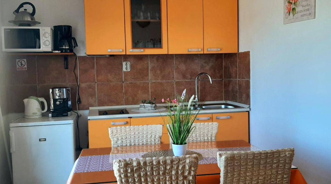Apartment Pecarevic - A Holiday With A Stunning View Вис Экстерьер фото