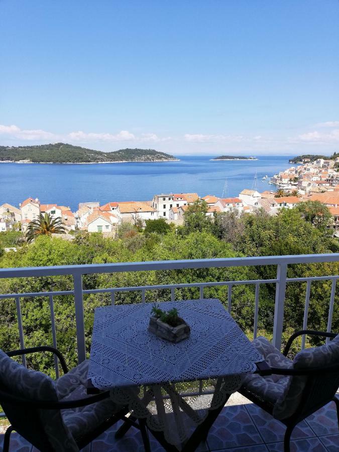 Apartment Pecarevic - A Holiday With A Stunning View Вис Экстерьер фото